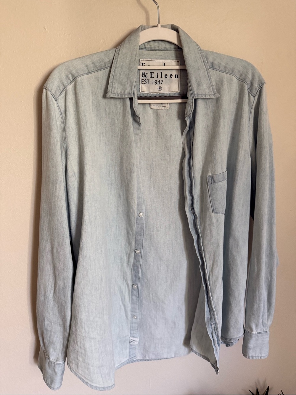 Frank & Eileen Eileen Light Blue Denim-Style Button-Down Shirt